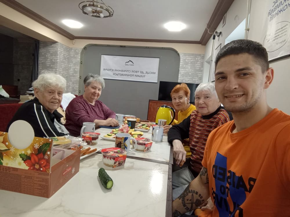 Служіння людям похилого віку